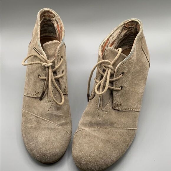 Toms Wedge Tie Front Suede Ankle Booties Tan sz 8 - Picture 1 of 7